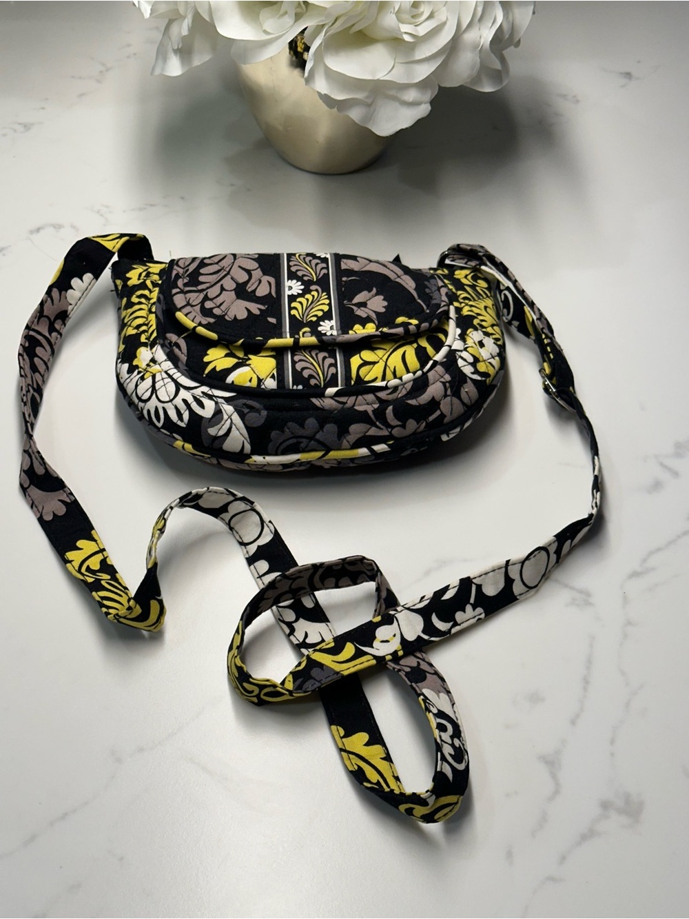🌹Vera Bradley Black Yellow & Cream Floral Baroque Print “Saddle Up” Crossbody Ba